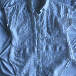 White linen button down T-shirt blouse. Designer Babaton by Aritzia.